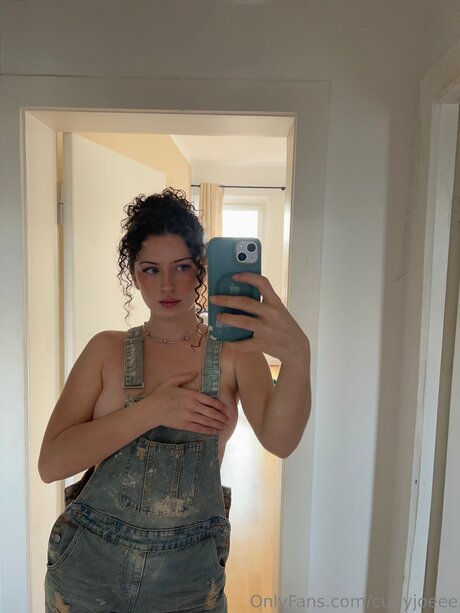 Curlyjoeee OnlyFans-Model