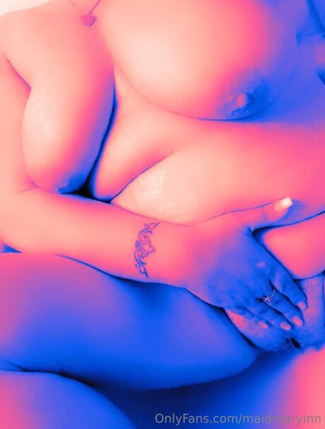 Maidmaryinn OnlyFans Bilder