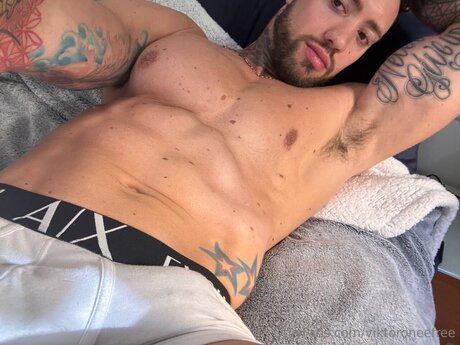Viktoroneefree OnlyFans Pornografie