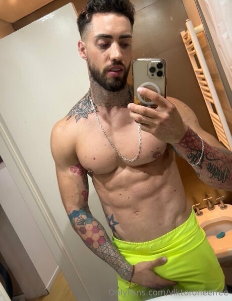 Viktoroneefree OnlyFans Pornografie