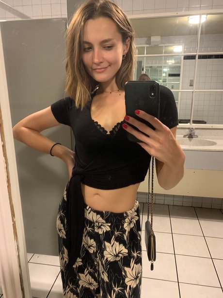 Carley Bee_ Heiße OnlyFans Inhalte