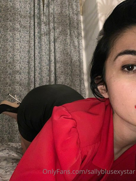 Sally Blu OnlyFans Striptease