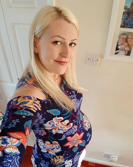 Corrine Marie Hounslow_ OnlyFans Leaks