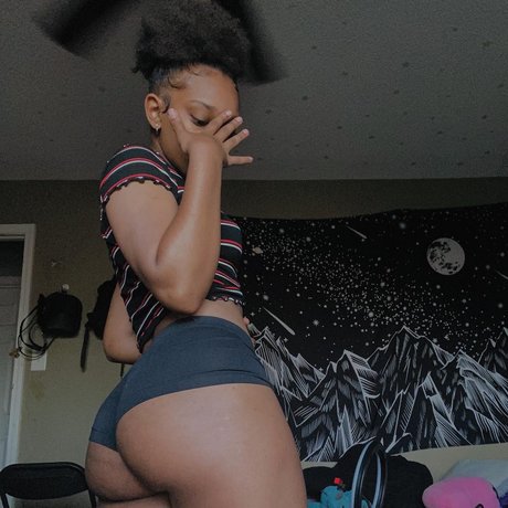 Little Me Nacktbilder von OnlyFans geleakt