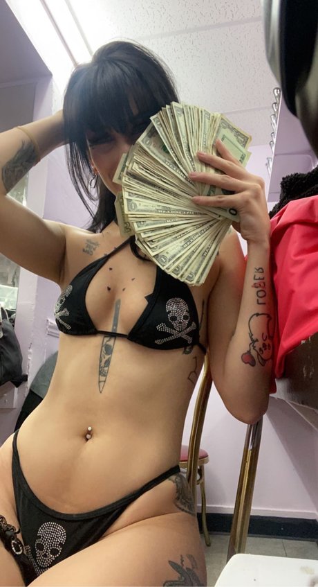 Lil Filth OnlyFans nackte Brüste