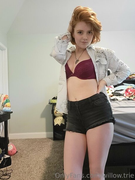 Willow Trie OnlyFans nackte Brüste