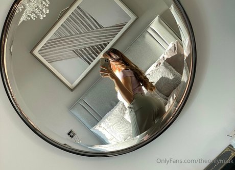 Mia Karina_ Heiße OnlyFans Inhalte