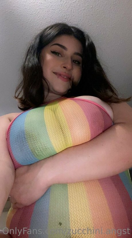 zucchini angst OnlyFans Star