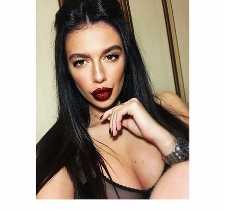 anna slutskaya111 OnlyFans Leak