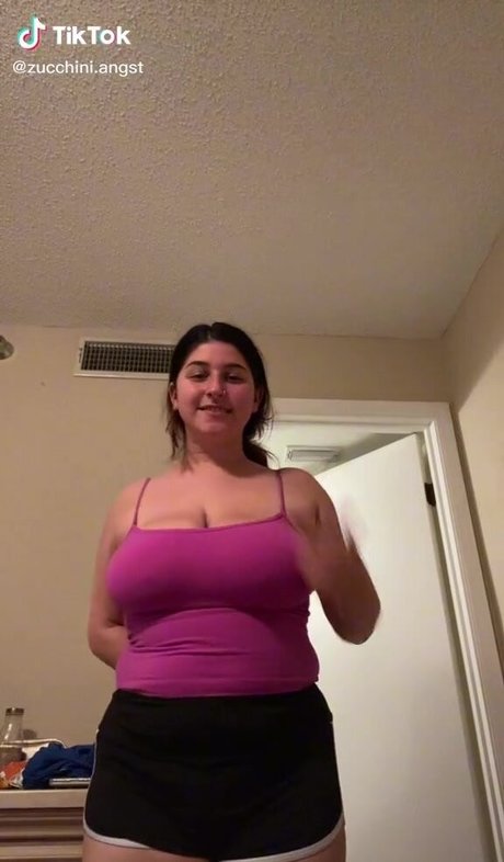 Zucchini Nacktbilder von OnlyFans geleakt