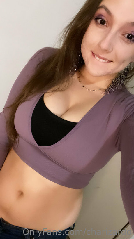 Charizard OnlyFans Model Fotos