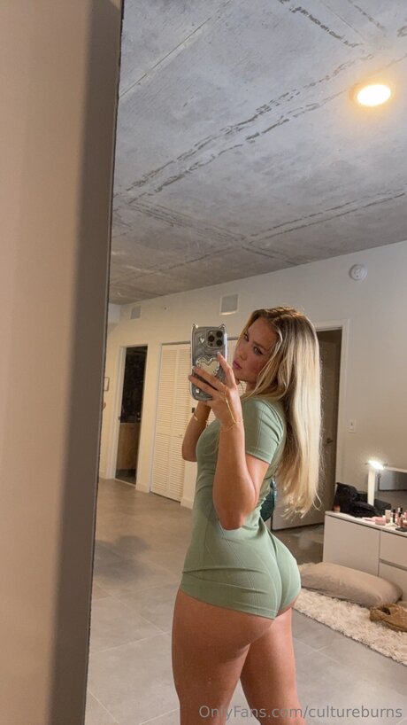 Cultureburns OnlyFans schlank