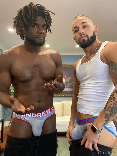 Guzdoes Nacktbilder-Leaks von OnlyFans