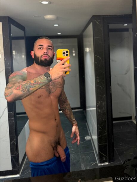 Guzdoes OnlyFans Nacktbilder