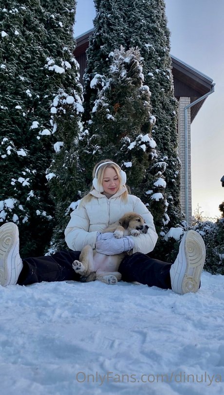 Dinulya OnlyFans Striptease