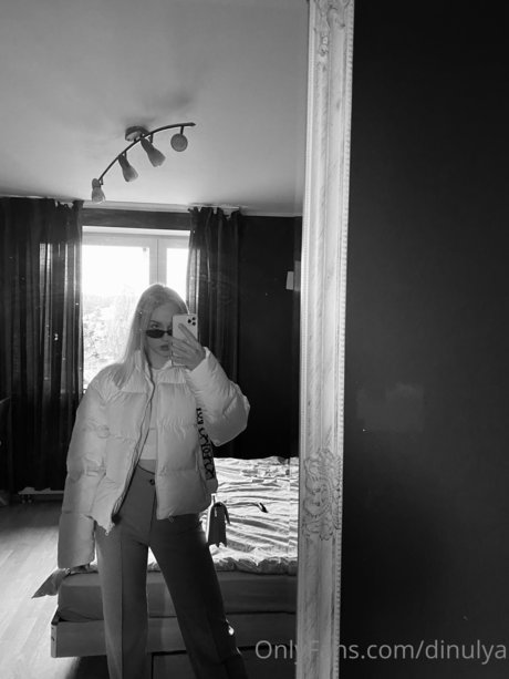 Dinulya OnlyFans nackte Brüste
