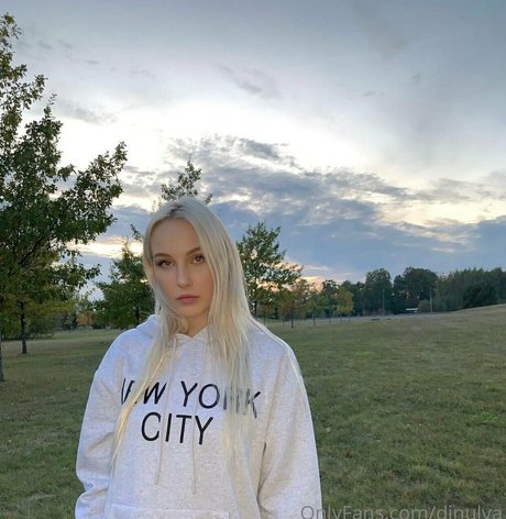 Dinulya Leaks von Nacktbildern auf OnlyFans