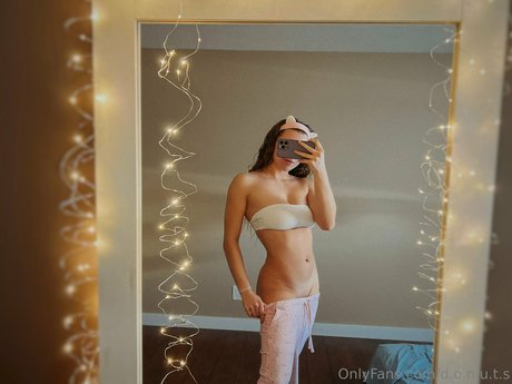 Duna D O N U T S Nacktbilder-Leaks von OnlyFans