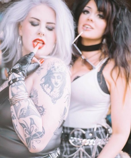 Hexgrlfrnd OnlyFans explizite Inhalte