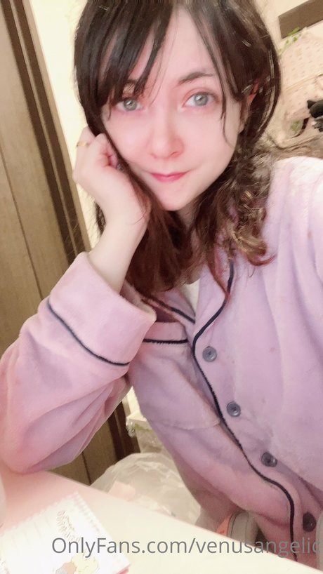 Venus Angelic OnlyFans Model Bilder