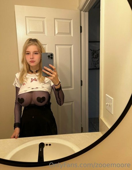 zooemoore OnlyFans XXX