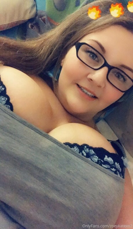 zoeykatexo2 OnlyFans Strip