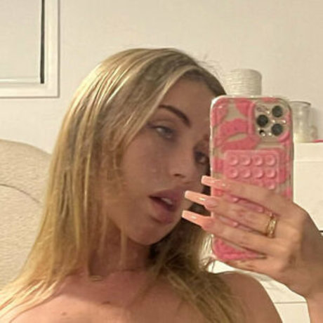 Emwebbily OnlyFans Fotos