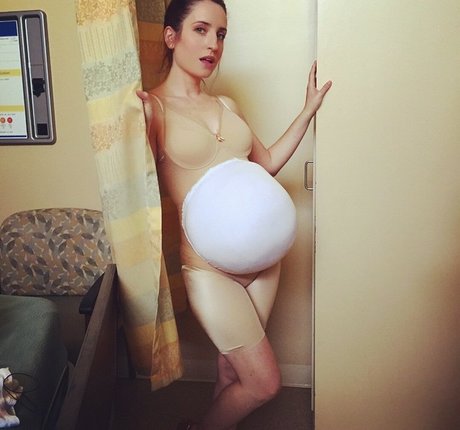 Zoe Lister Jones Nacktbilder von OnlyFans