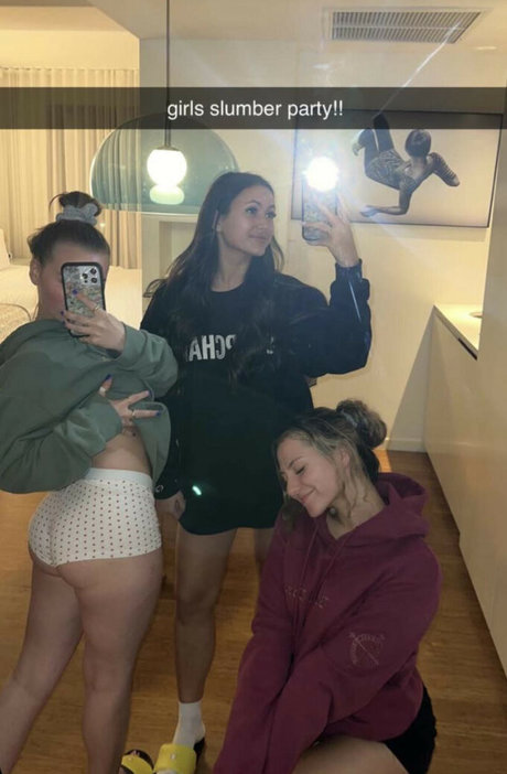 Zoe Ferguson OnlyFans Leaj