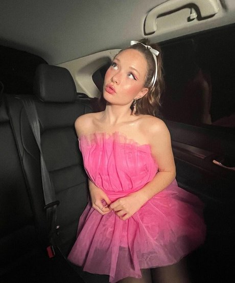 Zoe Colletti Nacktbilder von OnlyFans