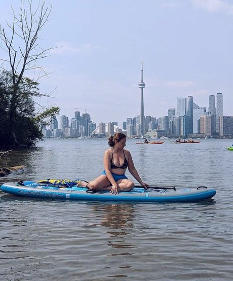 Zoe Bishop OnlyFans Model Bilder