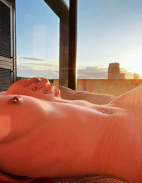 zeyd carey OnlyFans nackte Brüste