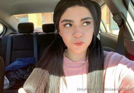 oliviawildofficial OnlyFans geleakte Brüste