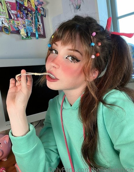 Belle Delphine OnlyFans Striptease