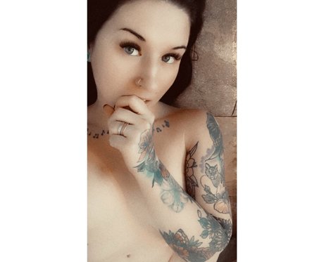 notyourwitch OnlyFans geleakte Brüste