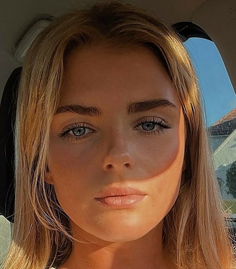 Emily Pool Nackt OnlyFans