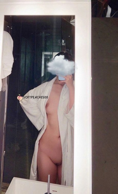 softpeaches00 OnlyFans Striptease