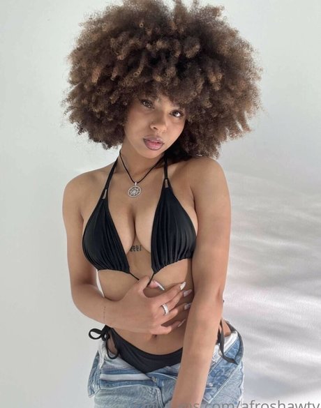 fetter arsch latina onlyfans Kunst nackt Fotos