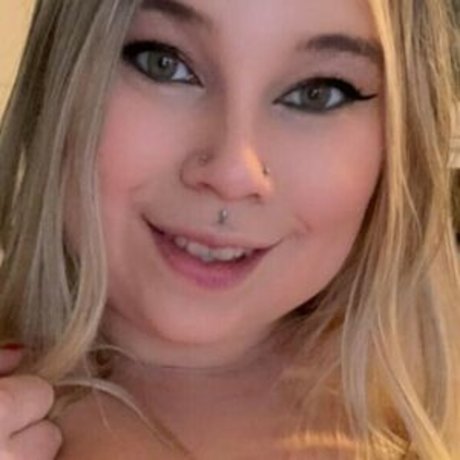 Cassosaurusrex OnlyFans schlank