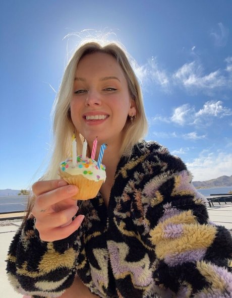 Sonja Reid Strip OnlyFans