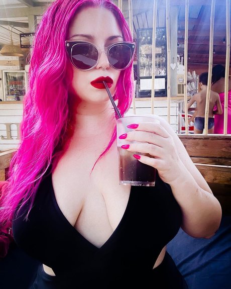 Red Lilium OnlyFans-Fotos