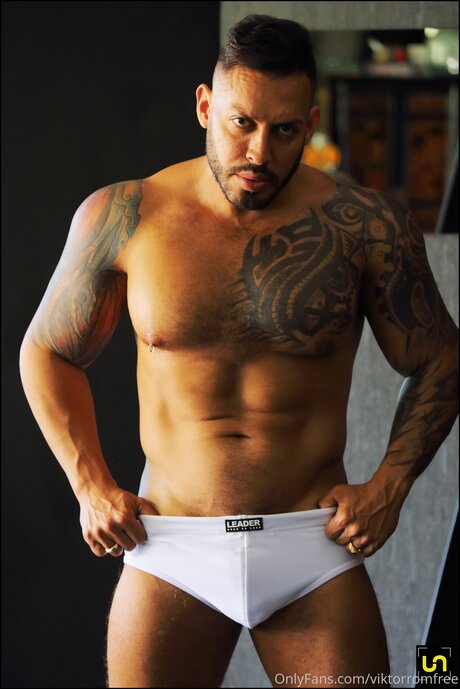 Viktorromvip OnlyFans Fotos