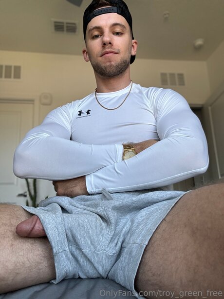 Troy Green Free Nacktbilder von OnlyFans