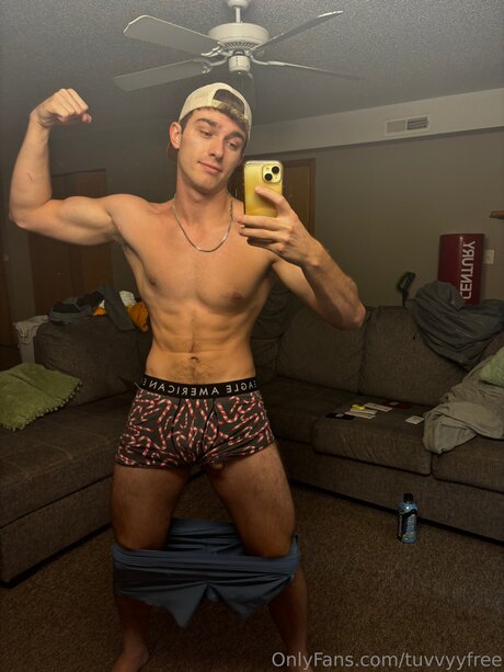 Tuvvyyfree OnlyFans Leaj