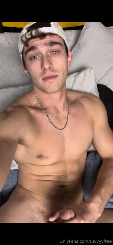 Tuvvyyfree OnlyFans Striptease