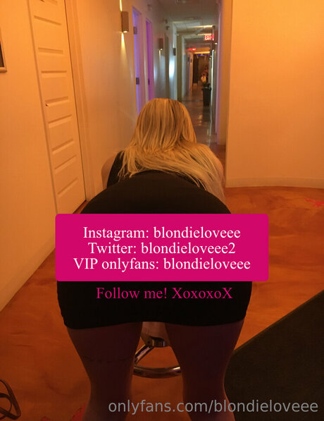 Tinablondielove OnlyFans geleakte Brüste