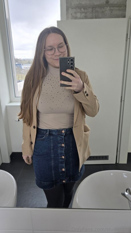 Studentmi Nacktbilder-Leaks von OnlyFans