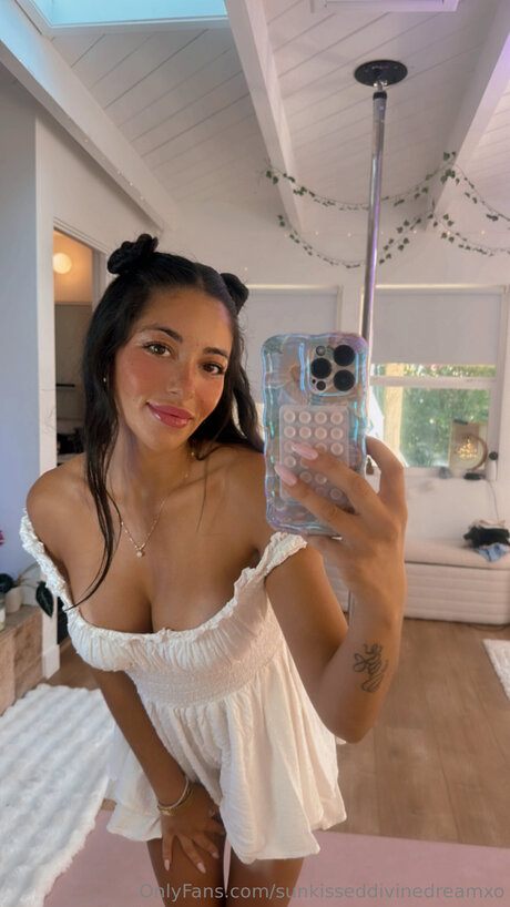 Sunkisseddivinedreamxo OnlyFans Nacktbilder
