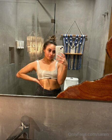 Saren OnlyFans Model Bilder