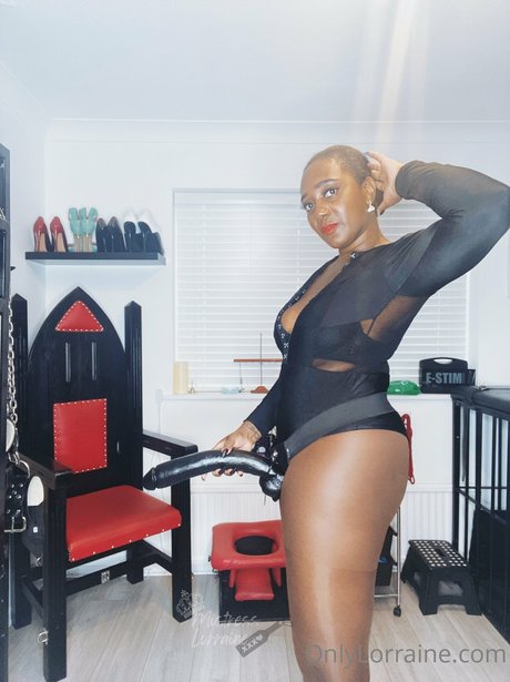 Mistress Lorraine Oben ohne OnlyFans